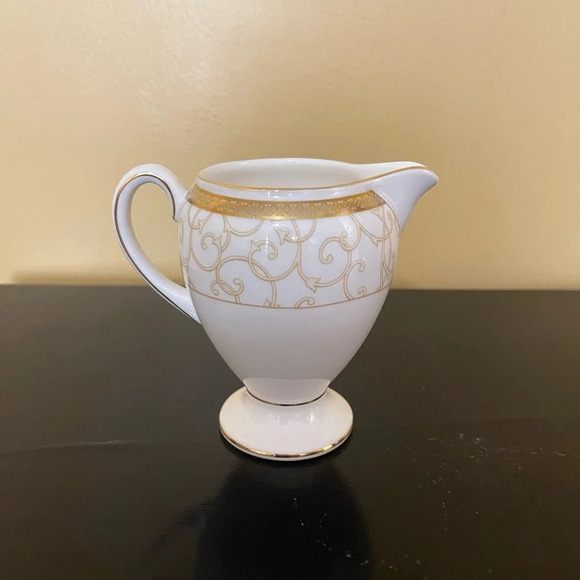 Wedgewood Celestial Gold milk jug - Picture 1 of 2